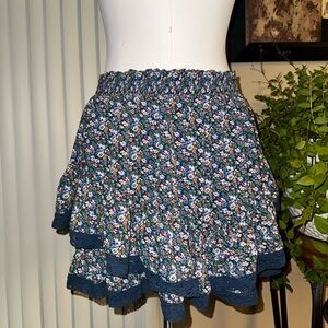 Floral layered Aeropostale skirt with lace trim
